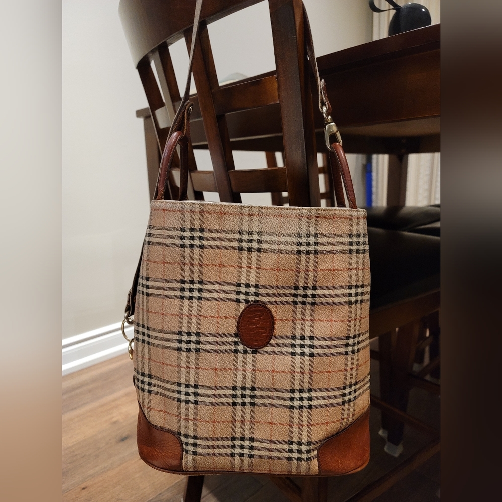 Burberry bucket bag